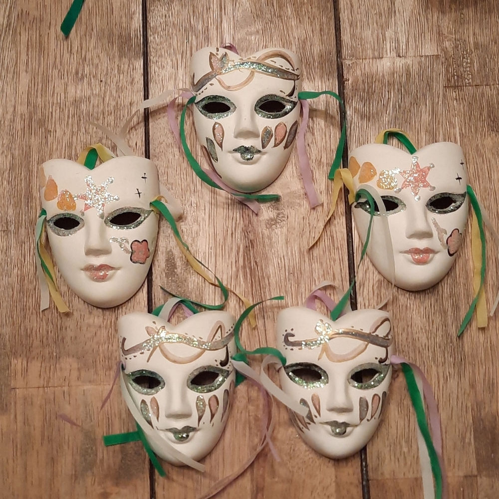 Set of masks